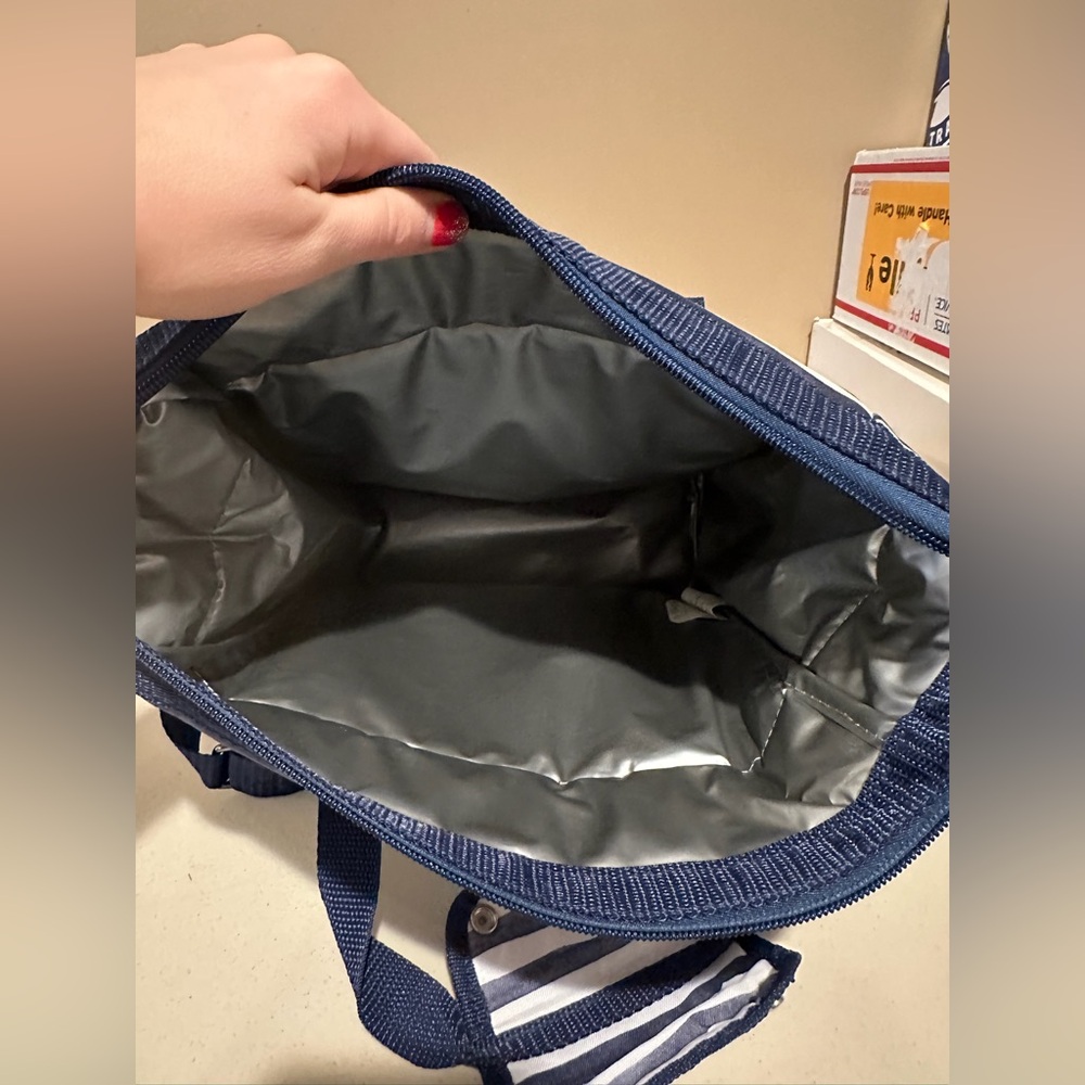 Lunch Box - Picture 3 of 8